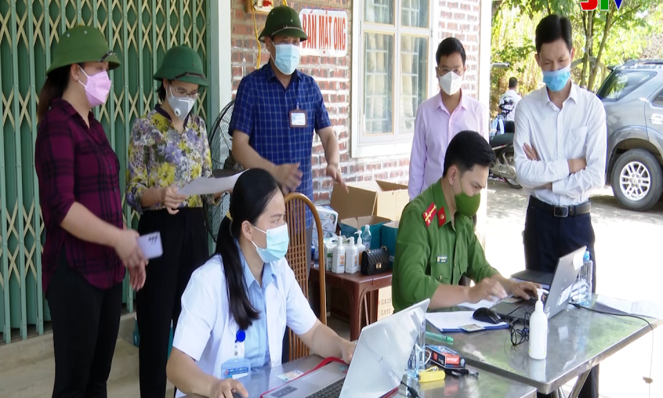 Trưởng Ban Tuyên giáo Tỉnh ủy kiểm tra công tác phòng, chống dịch COVID-19 huyện Thuận Châu