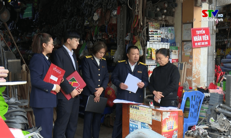 Ch&iacute;nh quyền v&agrave; c&aacute;c ng&agrave;nh chức năng đồng h&agrave;nh hỗ trợ hộ kinh doanh k&ecirc; khai thuế