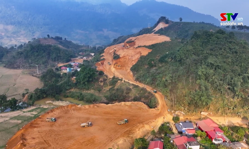 Năm mới tr&ecirc;n c&ocirc;ng tr&igrave;nh giao th&ocirc;ng trọng điểm Quốc gia