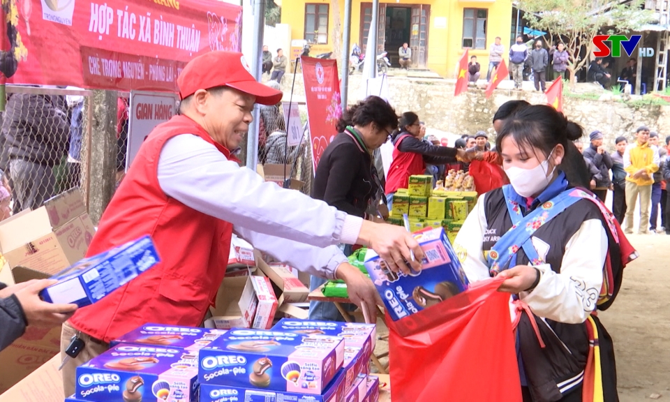 Chữ thập đỏ Sơn La h&agrave;nh tr&igrave;nh sẻ chia nh&acirc;n &aacute;i