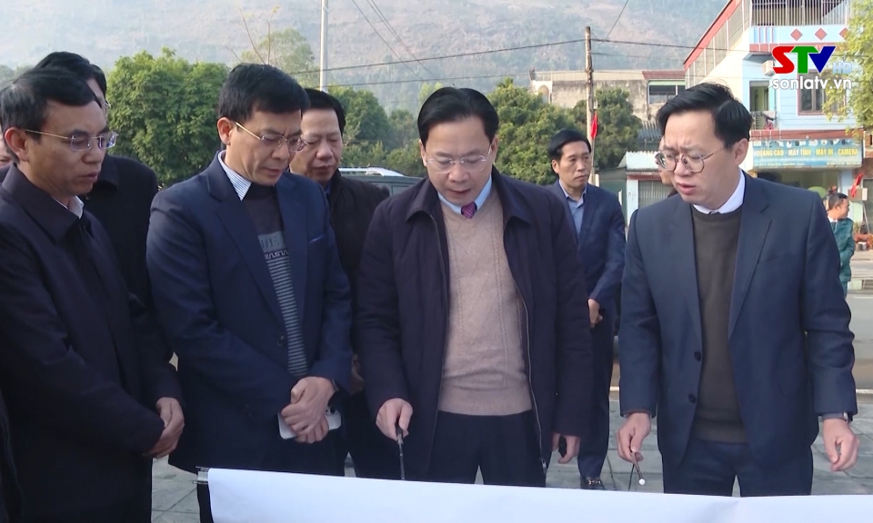 Kiểm tra dự &aacute;n hạ tầng, du lịch khu vực Quỳnh Nhai