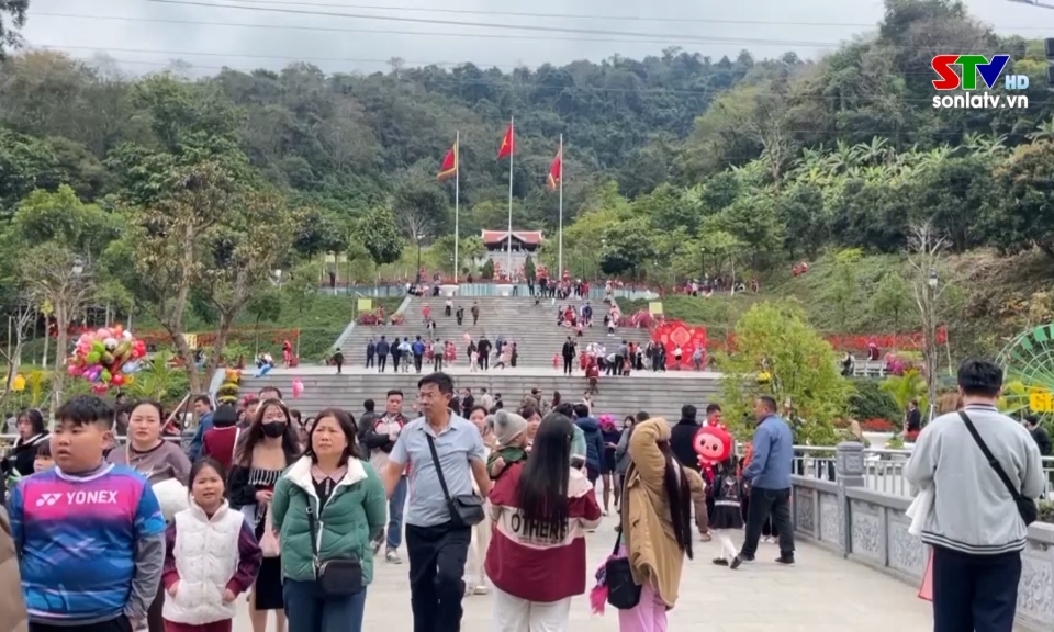 Gia Ph&ugrave; rộn r&agrave;ng sắc Xu&acirc;n