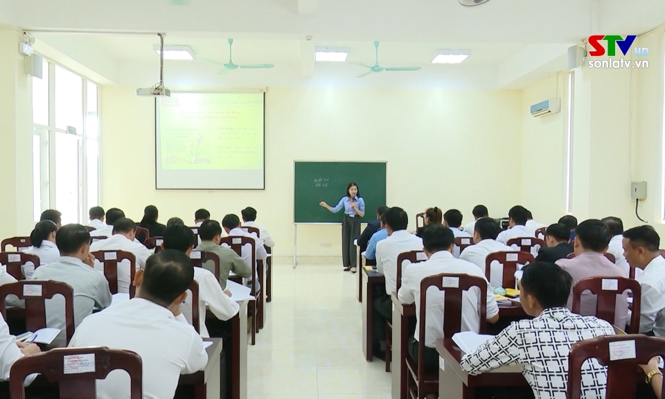 Đẩy mạnh hợp t&aacute;c đ&agrave;o tạo nguồn nh&acirc;n lực cho nước bạn L&agrave;o